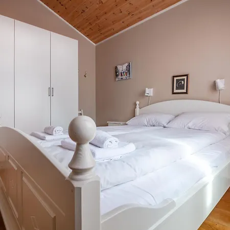 Polden, House By בית נופש *